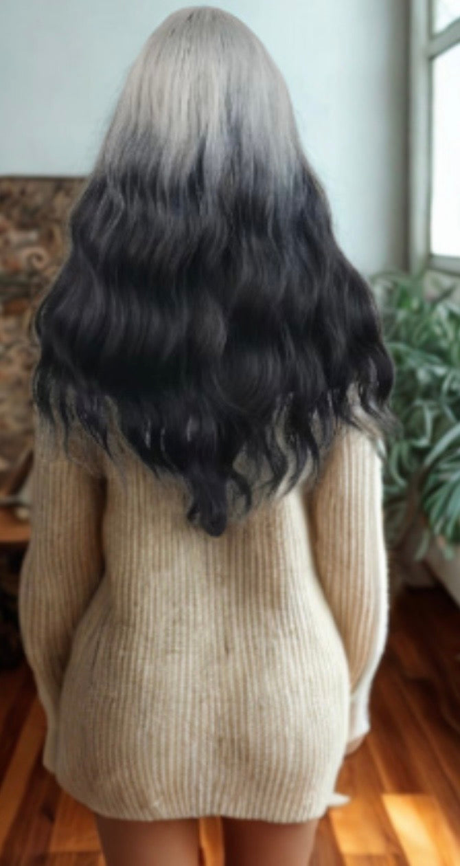 Elevate your hairstyle with this exquisite ombre silver wig.