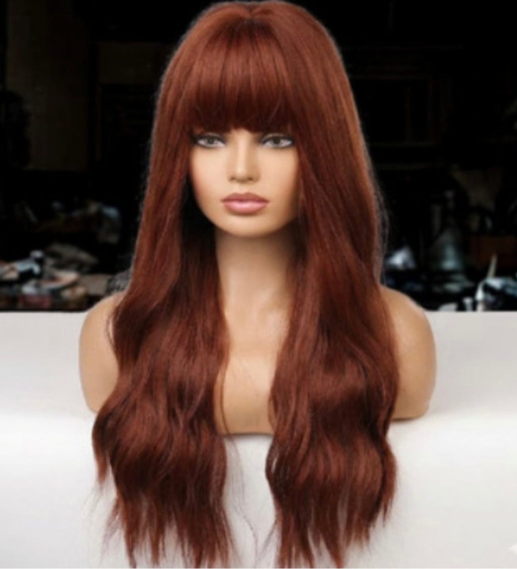 Libera tu elegancia interior con la Peluca Luxotic Rojo Castaño.