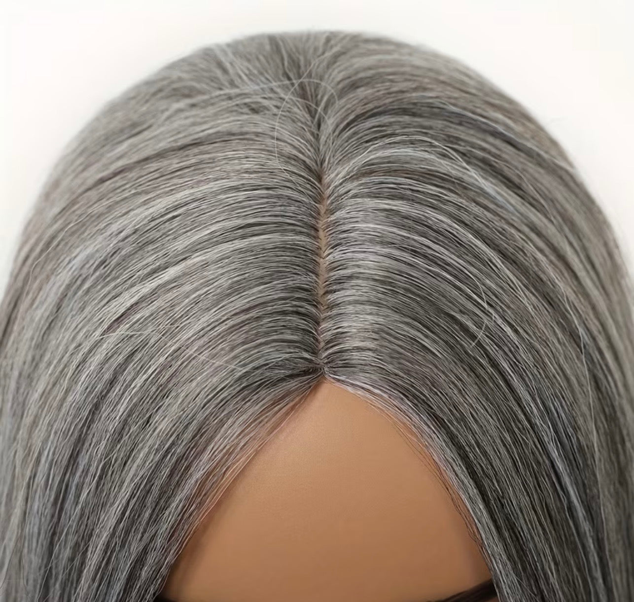 Transforma tu look con una impresionante peluca larga gris de 32 pulgadas diseñada para resistir altas temperaturas